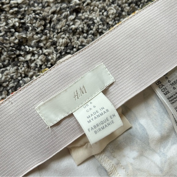 H&M Hummingbird Floral Chino Ankle Pants - Picture 2 of 7